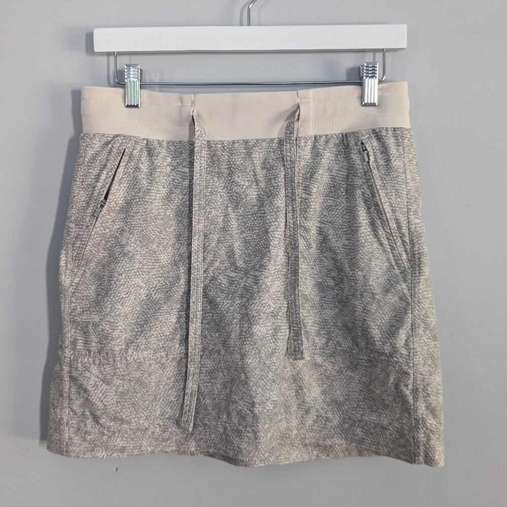Women's Athleta Chelsea Print Cargo Skirt Size 6 Grey Cream White